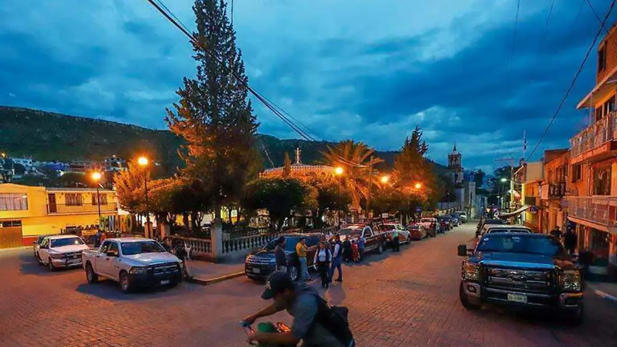 Plaza de Genaro Codina con energía eléctrica y limpia luego d ela inundación